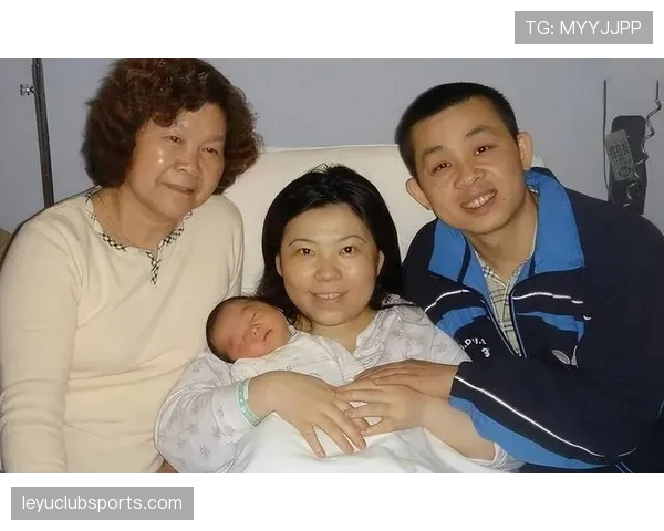 邓亚萍拎着菜篮子回家,手上那块表比我好几个月工资还亮,真是两个世界 邓亚萍拎着菜篮子回家,手上那块表比我好几个月工资还亮,真是两个世界